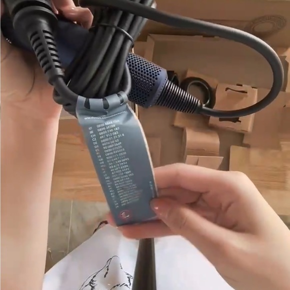 Dyson Supersonic Hair Dryer in Metallic Gray - Picture 4 of 11